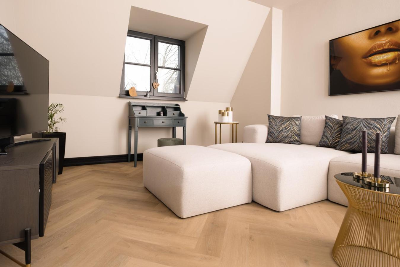 * Stadtvilla Plauen * * Aussergewoehnlich * 2 Zimmerwohnung * Zentrumsnah Dış mekan fotoğraf